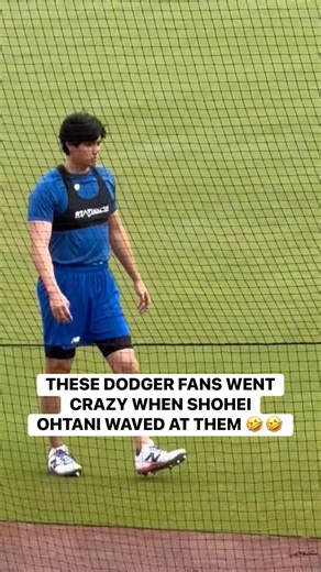 Listen to how loud these Dodgers fans screamed when Shohei Ohtani waved at them 🤣 Ohtani is at Dodger Stadium getting a workout in ahead of Kyle Tucker’s introductory press conference! | Dodgers Nation