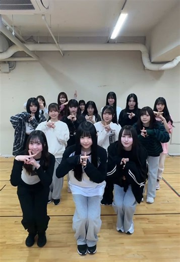 💛Team S💛#真冬のTEAM歌謡祭 まであと2️⃣日‼️‼️⛄️🎅✨ ⭐️ 真冬のTEAM歌謡祭⭐️ 日程：12月16日(火) 会場：ダイヤモンドホール 開演：18:30／開場：17:45〜 チケット一般発売は12/14(火)18:00まで‼️ ぜひお越しください🌈✨ @相川 @虹々美 @いしぐろゆづき @さあや @倉島杏実 @くまーやん @まりん @りいな @野村 実代(みよまる) @原優寧 @やまむらさくら @松川みゆ @南澤恋々 #相川チームS #冬コン #お知らせ