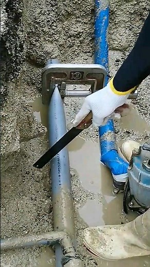「VPΦ50カンサ」塩ビ管は挟んで止水します。そして… #shorts #漏水修理 #水漏れ