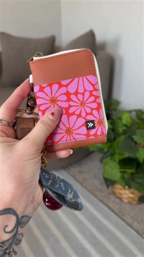 recently discovered thread wallets & they’re so so cute!! #wallets #wallet #keychains #lanyard #threadwallets