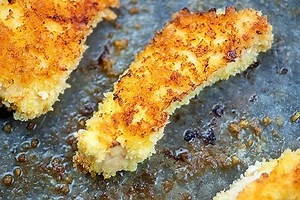 Crispy homemade chicken strips that get 'fried' right in the oven! RECIPE: https://www.bunsinmyoven.com/oven-fried-chicken-strips/ | Buns In My Oven