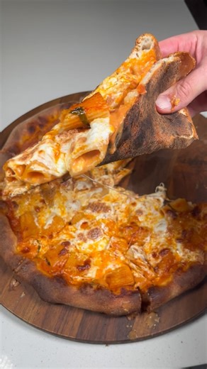 The best part about any pasta slice is the eruption of sauce every time you bite a noodle🌋 Baked for 8min on a baking steel pro preheated to 550F. Baking Steel website is linked in my profile and my discount code “PIZZOFART” gets 10% off🍕❤️‍🔥 Try my easy same day dough recipe, it’s pinned as my top post! Tag me in your pizza pics to be featured in my stories📸🍕 | pizzofart