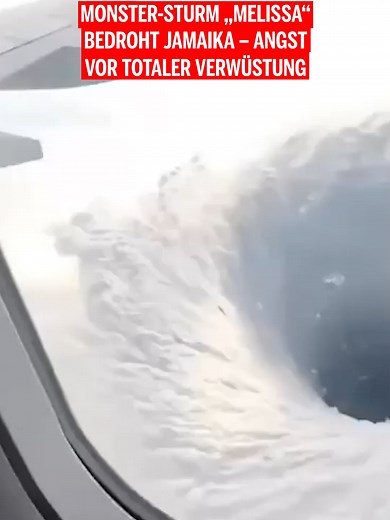 Der mächtige Hurrikan „Melissa“ bedroht aktuell Jamaika mit Windgeschwindigkeiten von bis zu 280 km/h. Premierminister Andrew Holness warnte eindringlich vor massiver Zerstörung und rief die Bevölkerung auf, sich in Sicherheit zu bringen. Der Sturm der Kategorie 5 hat bereits in Haiti und der Dominikanischen Republik mehrere Todesopfer gefordert. In Jamaika kamen laut Behörden drei Menschen ums Leben, noch bevor der Sturm das Land voll erreichte. Die Behörden rechnen mit katastrophalen Überschwe