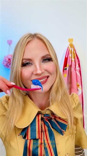 From Toothpaste to Tasty Treats! 🍭 Dive into This Wild Underwater Trick! 🌊 #CandyHack