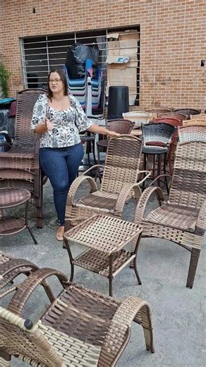 EVERYTHING AT FACTORY PRICE - TERRACE SET: 4 CHAIRS AND CENTER TABLE IN SYNTHETIC STRAW