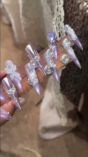 Nail art design | Stone manicure