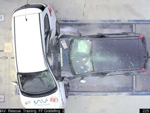 Crashtest Seitenaufprall in Slow Motion -Rescue Seminar 21.11 - 22.11.25 im IAV Ingolstadt