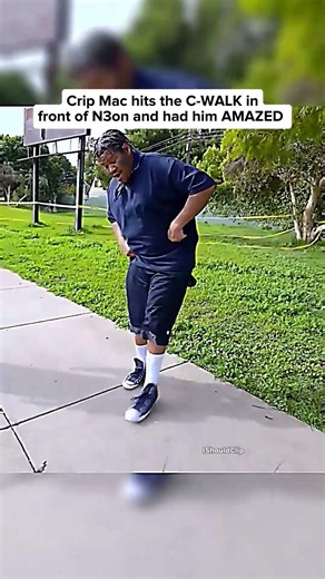 Crip Mac hits the C-WALK in front of N3on and had him AMAZED 😍💥