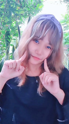 Vee on Instagram: "Dance Challenge baru nih guys #TopGulaArenChallenge #Hitzznation"