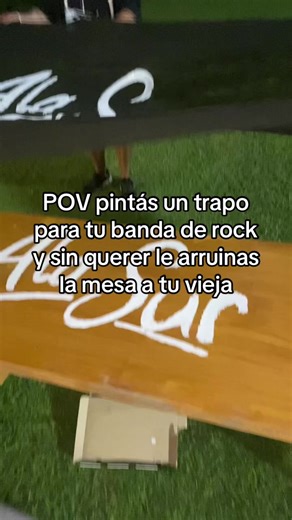 sacrificios que hay que hacer en el nombre del rocanrol (perdón vieja) NOS VEMOS EL 14/03 #bandera #rock #banda #pintura #salemal