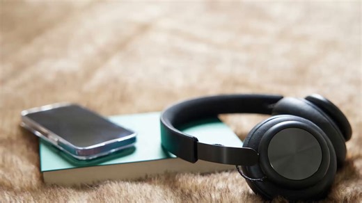 Kurt Reiman, Head of Fixed Income Americas, and Nathaniel Gabrial, U.S. Industrials and Materials Sector Strategist in the UBS Chief Investment Office, join UBS on Air to celebrate the 250 Years of U.S. Innovation publication series. This series highlights how transformational innovation has fueled U.S. economic growth since the nation’s founding. In today’s episode, we look at the history of aviation in the United States, drawing from the newest report in the series: “Into the Wild Blue Yonder 