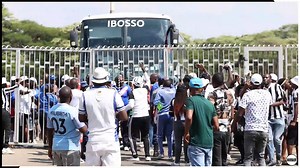 12K views · 276 reactions | Scenes when Bosso arrived at NSS This video was recorded at 1408 hours. Teams normally arrive at the match venue at least 90 minutes [1330 hours] before kick off. #zpsl #footballphotography #zimfootball #footballphotographer | Libertino | Facebook
