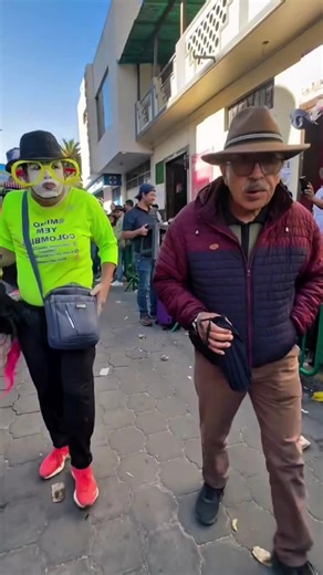 Knossi and Friends: Fun Street Parade Outfits