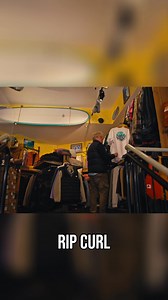 Ein Mann erkundet Sylt, sinniert über ein Restaurant und besucht Deutschlands ältesten Surfshop. Entdecke die Insel! #Sylt #Surfshop #Deutschland #Reise #Entdeckung | Sylt1 - das Sylter Fernsehen