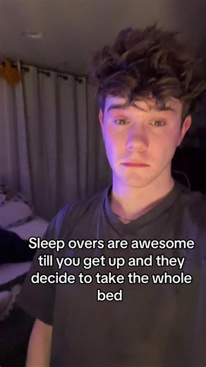 Like how dos she manage it #gf #sleepover #be #couple #relationships