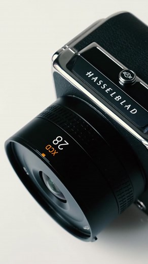 Hasselblad’s latest and greatest - the CFV 100C medium format camera featuring a 100MP BSI CMOS sensor with phase detection 🤯 would you pay the pricetag of $8199? #mediumformat #mediumformatcamera #digitalphotography #cameranews