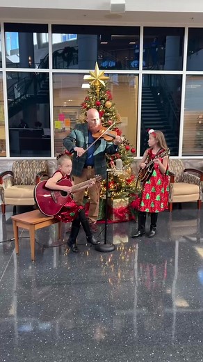 Tis the season to fiddle some classic, old-fashioned music for all to enjoy at the MUSC Health Florence Medical Center this week! Big thanks to every volunteer who has donated their talents this season, especially the Fiddlin' Fluds! ✨ | MUSC Health