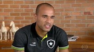 36K views · 556 reactions | Que história linda e emocionante da filha do atacante Roger do Botafogo. Nessas horas não existe rivalidade, não tem preço que pague em ver o sorriso dessa criança, a felicidade dela ao sentir o gol do seu pai. Depois ainda perguntam o porque do Futebol ser tão apaixonante, está ai a prova viva. Vale a pena conferir até o final. Emocionante!  | Radio Alphamyx Brasil | Facebook