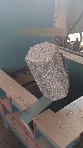 Hexagonal aluminum chip compactor #Metal strapping machine #Aluminum chip compactor