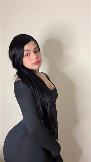 Golden hour & clean girl vibes 🌿 #CleanGirl #NaturalBeauty #ThatGirl #SoftAesthetic #GoldenHourVibes