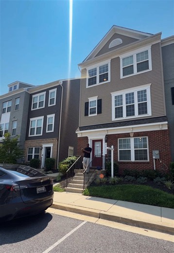 Let’s tour this maaaad townhouse in Landover,Maryland featuring 3 bedrooms, 2.5 baths, 2 cars garage and driveway and lots of amenities in the community!