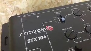 STX104 by #Stetsom 🏆 Crossover 4 Input Channels / 5 Output Ways / Variable Filters Stetsom Crossover that is ideal for professional car audio sound, offering very low levels of harmonic distortion. The STX 104 Crossover have 2 input channels and 5 output channels that ensure a flat frequency response throughout your working range, as it is a great divider that ensures bass sounds go directly to subwoofers, midrange to mid or 6x9 and the treble for the tweeters. In addition to having the subsoni