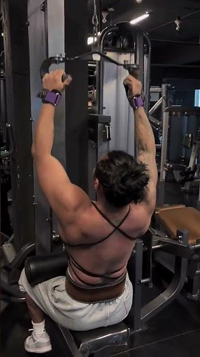 Lat Pulldowns: Build a Sculpted, Strong Back!