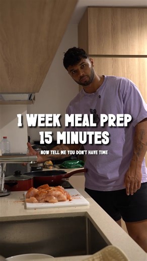 Maccy Pelaczyk | Online Fitness Coach on Instagram: "1 week meal prep in 15 minutes! Perfect for busy fellas short on time. Ingredients: 1.5kg raw chicken 500g basmati rice (uncooked weight) 200g mixed veg 50g spinach Per portion… 692 calories 65g protein 81g carbs 6g fats Click the link in my bio for more info about my coaching 📲"
