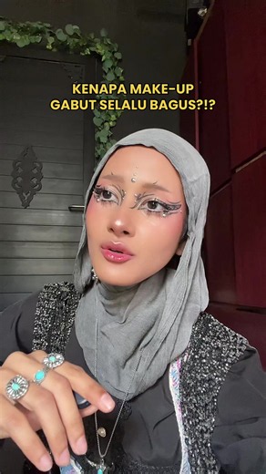 gue ga bikin tutorial make-up nya karena gue pun ga ekspek jadinya bakal sebagus ini😭🤚🏼 padahal gabut