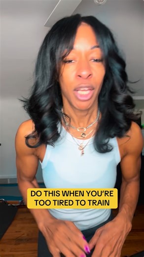 The “Snooze Button” Workout! ⏰💪 Ladies, woke up tired this morning? Me too! It happens. But here’s the truth: you don’t need an hour-long, soul-crushing workout to feel good and make progress. 15 minutes is all it takes to switch on your energy, burn fat, and boost your metabolism. Don’t let the all-or-nothing mindset stop you! Today, I crushed: Leg Extensions, Pull-downs, Shoulder Press, and Rope Squats—all in 15 minutes. What 15-minute burst of energy can you fit in today? Let me know! #15min