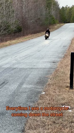 Cant help it 😂 #funny #kawasaki #zx10r #motorcycles #spotbike #kawasakination #shiestystunts #shiestyracing #FastTwitchContest #kawaigang #kawasakininja #dragbike #dmvbikelife #zx10r #comedytiktok ##viral ##screammovie