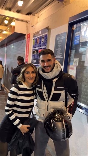 ALEJANDRO SPEITZER BRASIL on Instagram: "EU DESMAIARIA! 😍🥹 — Alejandro Speitzer recentemente com uma fã. 🎥 | @vera.aylin em nova atualização via Instagram.. #alejandrospeitzer #maiteperroni #oscurodeseo #netflix #netflixbrasil #cannes #cannesfilmfestival #mile #mileapoofficial #apomile #milanfashionweek"