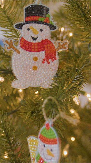 NEW PRODUCT DROP: Christmas ornaments diamond painting kits🎄Four cute new kits deliver big time when it comes to family fun, decorating & gifting 🎁 Pick gnomes, nutcrackers, Christmas sweaters or snowmen. Each kit has 6 ornaments to hang on the tree, or use as gift tags. See them now on our Diamond Dotz website💎 | Diamond Dotz