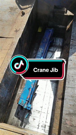 This was a satisfying one! 💪✂️ The steel you’re looking at is the jib from a crane capable of lifting 35 tonnes. 🏗️ The thickness of the steel makes this an incredible cut, but our shear made light work of it. ⚙️🔥 We’ve also treated you to a brand new drone angle! 🚁👀 Hopefully it gives you an even better view of the action. Let us know what you think! 🔴🔵 #scrap #shear #cutting #metal #recycling