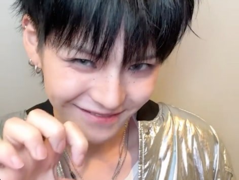 【TREASURE｜YOSHI】炫耀大金牙怎么能这么娇呢