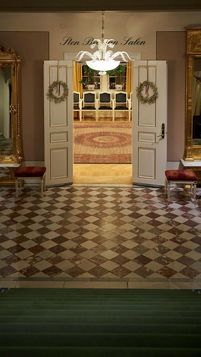 Vi är redo att välkomna er till en ny dag fylld av möten och konferenser här på Grand. Varmt välkommen – vi ser fram emot att ta hand om er! #grandilund | Grand Hotel i Lund