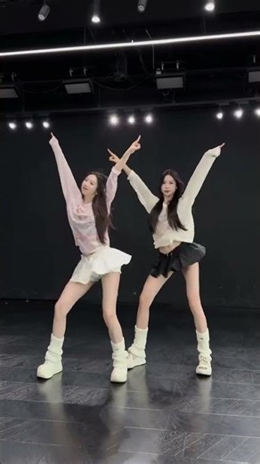 Amazing Dance Moves with Full Power and Nonstop Energy Performance