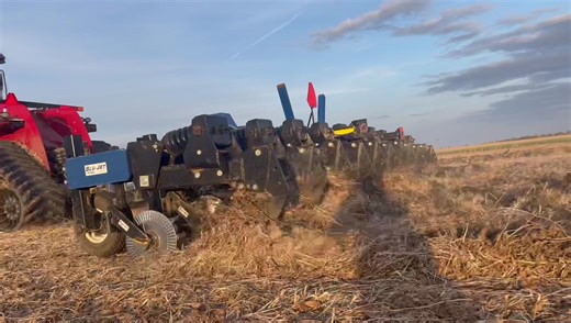 Running hard on tillage tonight! #blujet #centralilag | Frontier Farms