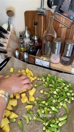 Crispy Okra Salad With Quinoa