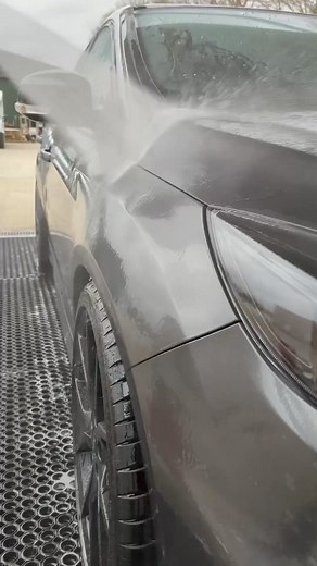 ✨ Trasforma il tuo veicolo con Gtechniq C2v3 Ceramic Sealant! ✨ Un sigillo rivoluzionario che protegge e illumina, rendendo la tua auto non solo splendente ma anche resistente. 🚗💧 C2v3 non è solo un prodotto qualunque: è una barriera protettiva che esalta la brillantezza di tutte le superfici lucide, garantendo una finitura di lunga durata e senza ingiallimenti. 🔬 Con la sua formula a base di silicio mono-molecolare (SI14), questo sigillante ad alto gloss protegge carrozzeria, vetri e plastic