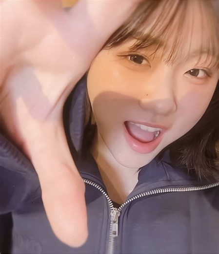 お久しぶりの投稿🫶🏻💕最近学校などで忙しくて動画が中々作れないので投稿頻度すごく低くなります🙇🏻‍♀️🙇🏻‍♀️不定期ですがたまに動画あげるので是非みてもらえると嬉しいです♡#ろこまこあこ #ろこ @♡💙ROCO♡💙 @ろこさぶ