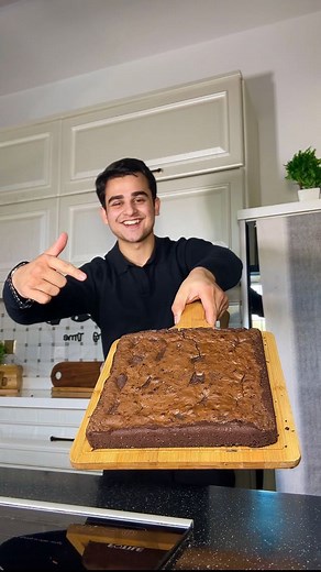 The BEST Brownies! 😍 Recipe ingredients: 200g butter (salted/unsalted- skip salt if using salted butter) ½ cup 1 tbsp cocoa powder (60 g) 160g mixed chocolate (milk & dark) 1 tsp instant coffee 1 1/4 cups granulated sugar (about 240 g) ⅓ cup brown sugar (about 73 g) 1 tsp vanilla 1/4 tsp salt 4 large eggs ⅔ cup all-purpose flour (about 90g) Baking instructions in video . . #brownie #brownies #recipe fudgy brownies without oven recipe how to make brownies chocolate chip cookies brookies chocolat