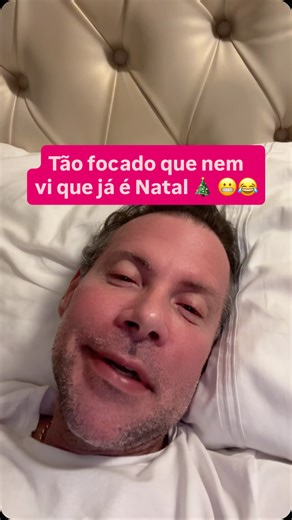 Rafael Veloso on Instagram: "Às vezes a gente entra num nível de foco tão grande que o tempo simplesmente passa… e quando percebe, já é Natal. Projetos, construção, novos negócios, família, fé… tudo acontecendo ao mesmo tempo na cabeça. Não é ausência. É intensidade. É propósito. Janeiro não começa só um novo ano pra mim. Começa um novo ciclo. E vocês vão entender em breve. E agora me conta: isso acontece com você também? Ficar tão focado que esquece até que o ano tá acabando? 🎄🙏"