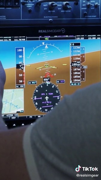 Because of the backlit buttons, the RealSimGear G1000 Suite has perfect readability during night flights. #fyp #flightsim #studentpilot #flightsimulator