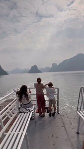 ✨Très loin d’imaginer… Que je ne rentrerais jamais. Que je voyagerais seule en Iran, Irak, Liban, Érythrée, Yémen, Jordanie, Syrie. Que je deviendrais journaliste reporter indépendante pour Radio France, Arte, l’AFP, France 24. Que j’écrirais le Petit Futé Iran & Syrie. Que je serais reporter de guerre au Yémen… et que j’y rencontrerais mon mari. Que je vivrais au Yémen, au Qatar, à San Francisco, Miami, Alger, Bangkok, en Normandie, en Virginie, à Hanoï 👉 les 7 derniers avec mes enfants. Que j