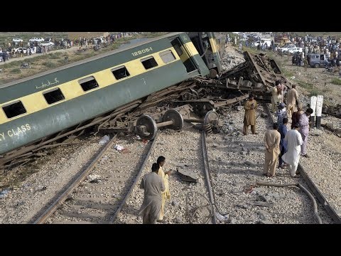 Beautiful railfaning samanabad railway station | up and DN express train action | Pakistan railway