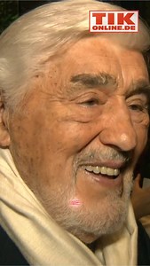 Happy Birthday Mario Adorf! Er zählt zu unseren Schauspieler-Legenden und begeht heute (8.9.2025) seinen 95. Geburtstag. Im Interview 2023 sprach er mit uns über seine Fitness und Gesundheit. #marioadorf #schauspieler #winnetou #legende #zitate #zitatezumnachdenken #spruchdestages #lebensweisheiten #weiseworte #altwerden #jungbleiben #prominews #starnews | TIKonline.de