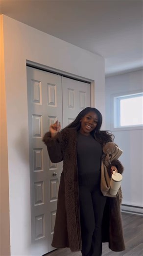 𝐏𝐫𝐞𝐭𝐭𝐲 𝐆𝐢𝐫𝐥𝐬 𝐀𝐜𝐚𝐝𝐞𝐦𝐲 on Instagram: "Vlogmas Beauty Edition 🎀✨ | Day 16 Let’s get ready together Romanticizing my routines is a big pretty girl thing even as a mom. Soft glam, slow moments, and choosing to feel beautiful in the everyday while getting into the Christmas holiday spirit with my family ✨🤍 Because motherhood doesn’t cancel femininity it refines it. • • #Vlogmas #VlogmasDay16 #PrettyGirlMom #RomanticizeYourLife #SoftLifeMom #HolidayBeauty #GRWM #FeminineEnergy #Pret