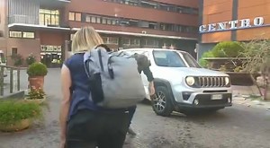 1M views · 79K reactions | LA "VENDETTA " DELLA REDAZIONE. Al termine della stagione i colleghi mi hanno ringraziato per il lavoro svolto. Li adoro e sono encomiabili anche per questo : la capacità di sopportare con il sorriso e la fatica e le tensioni che una trasmissione come Report deve affrontare. Per chi ha nostalgia, da lunedì 4 luglio andranno in onda le repliche e vi terremo compagnia per tutta l' estate. | Sigfrido Ranucci | Facebook