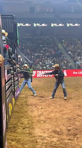 Kaiden Loud reels in an 87.50-point ride matched up with Bandito Bug. #nashvillestampede | Nashville Stampede